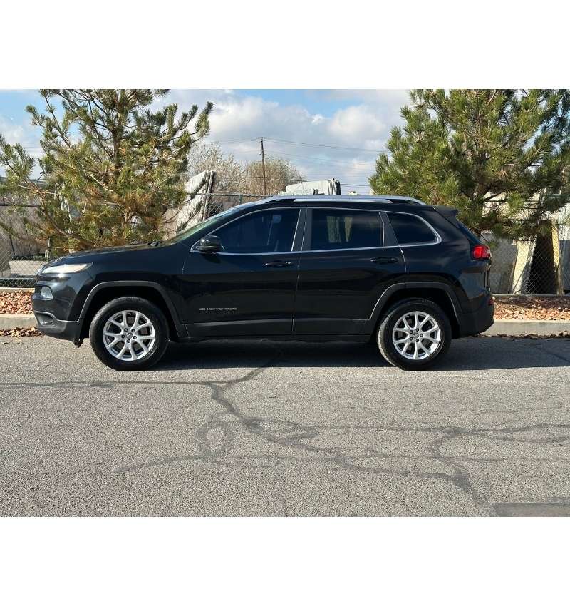 IMG_01_1_CHEROKEE LATITUDE